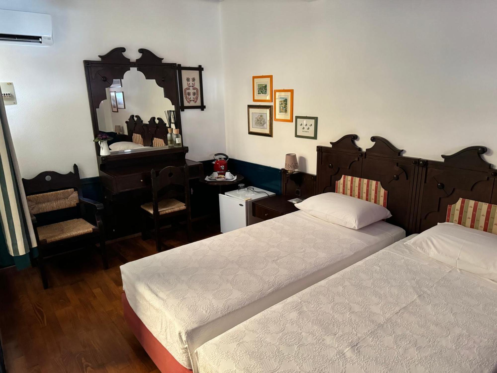 Hotel Aliki سيمي المظهر الخارجي الصورة